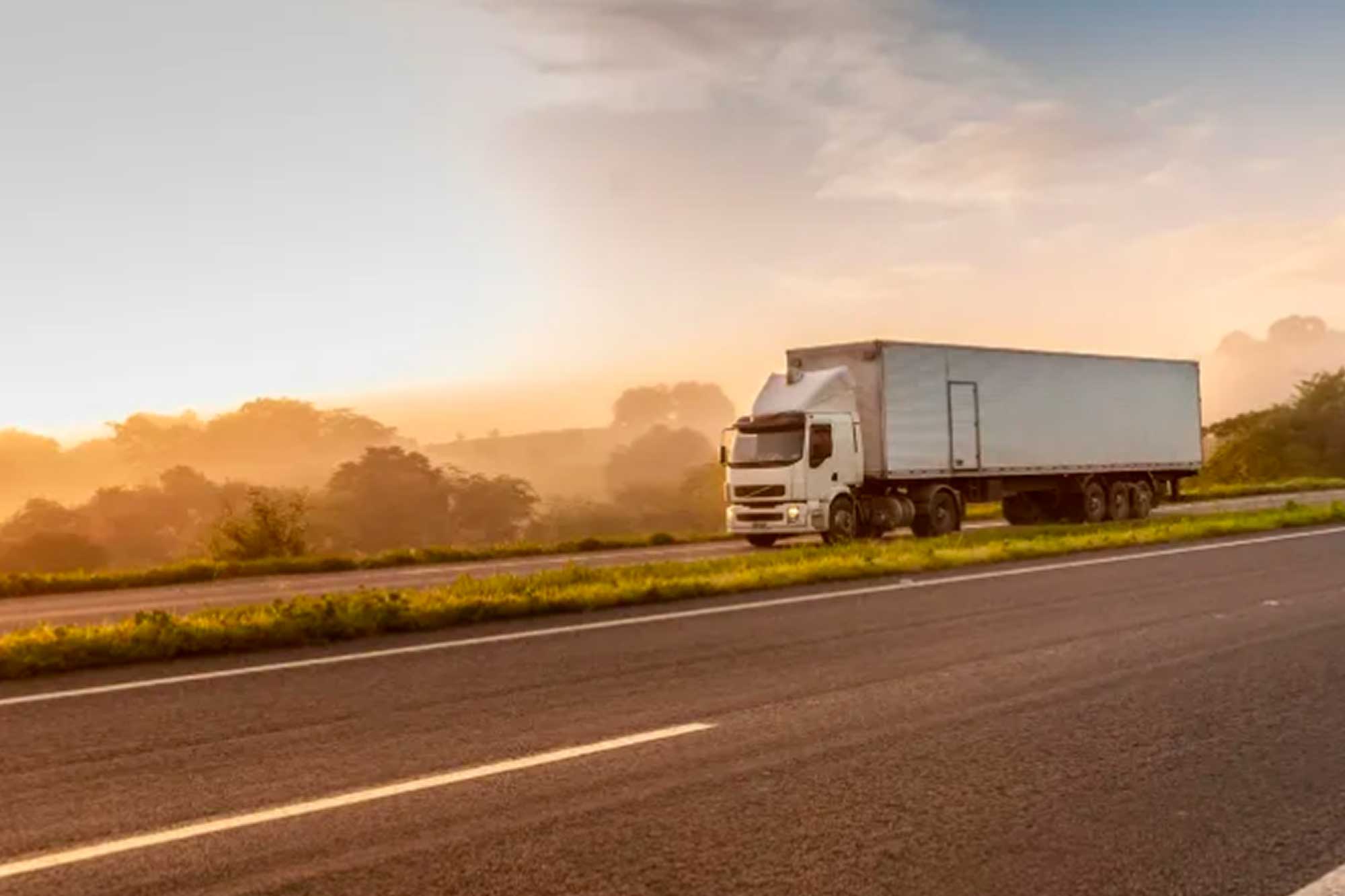 caminhão-mudanças-bau-fechado